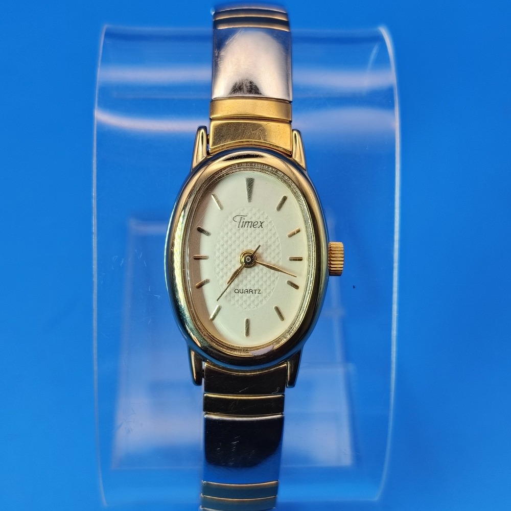Vintage 1995 Timex Oval Women's‎ Quartz Watch Size Stretch Bracelet 6.25-8.25